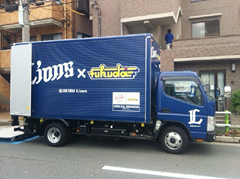 埼玉西武ライオンズのオフィシャルスポンサー フクダ運輸倉庫様とライオンズのロゴが入っているんです。